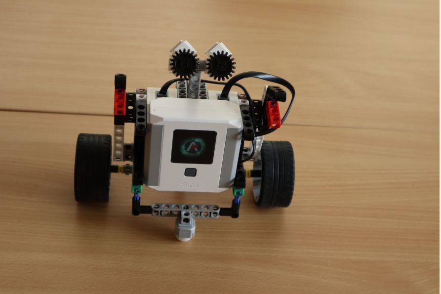 robot wykonany przez uczniów
